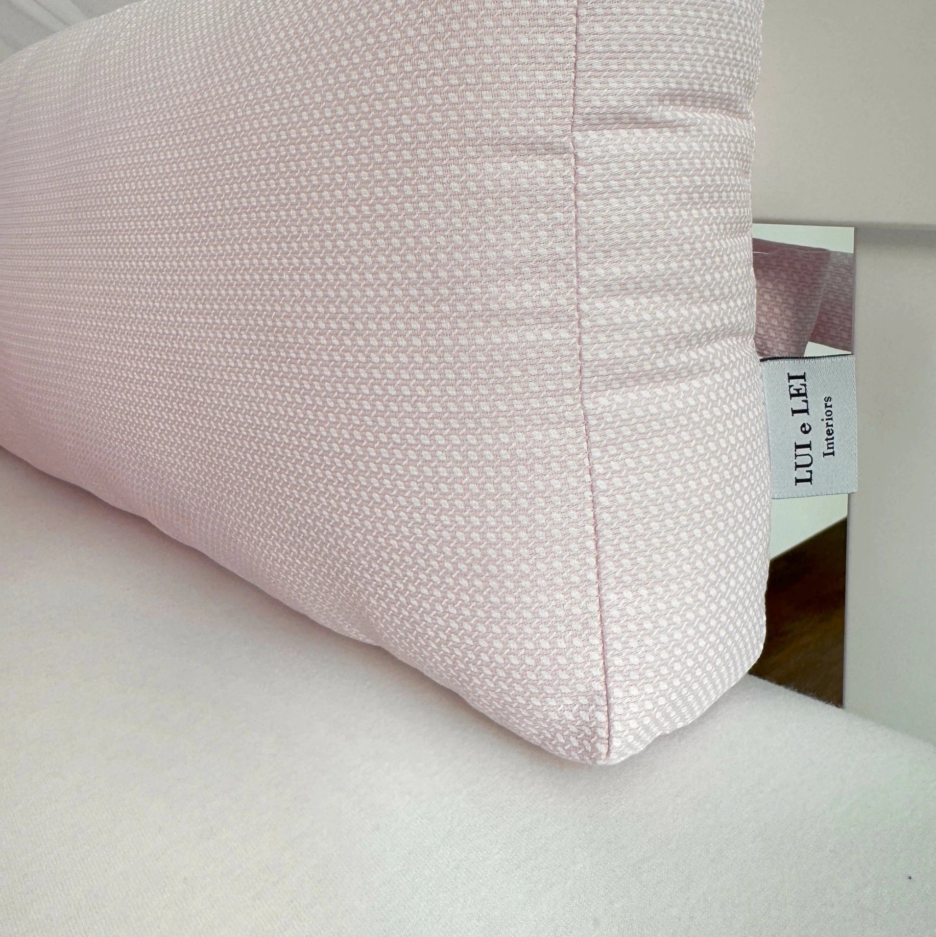 babybettumrandung zart rosa; bettumrandung gitterbett hellrosa; babybett umrandung rosa mit maschen;