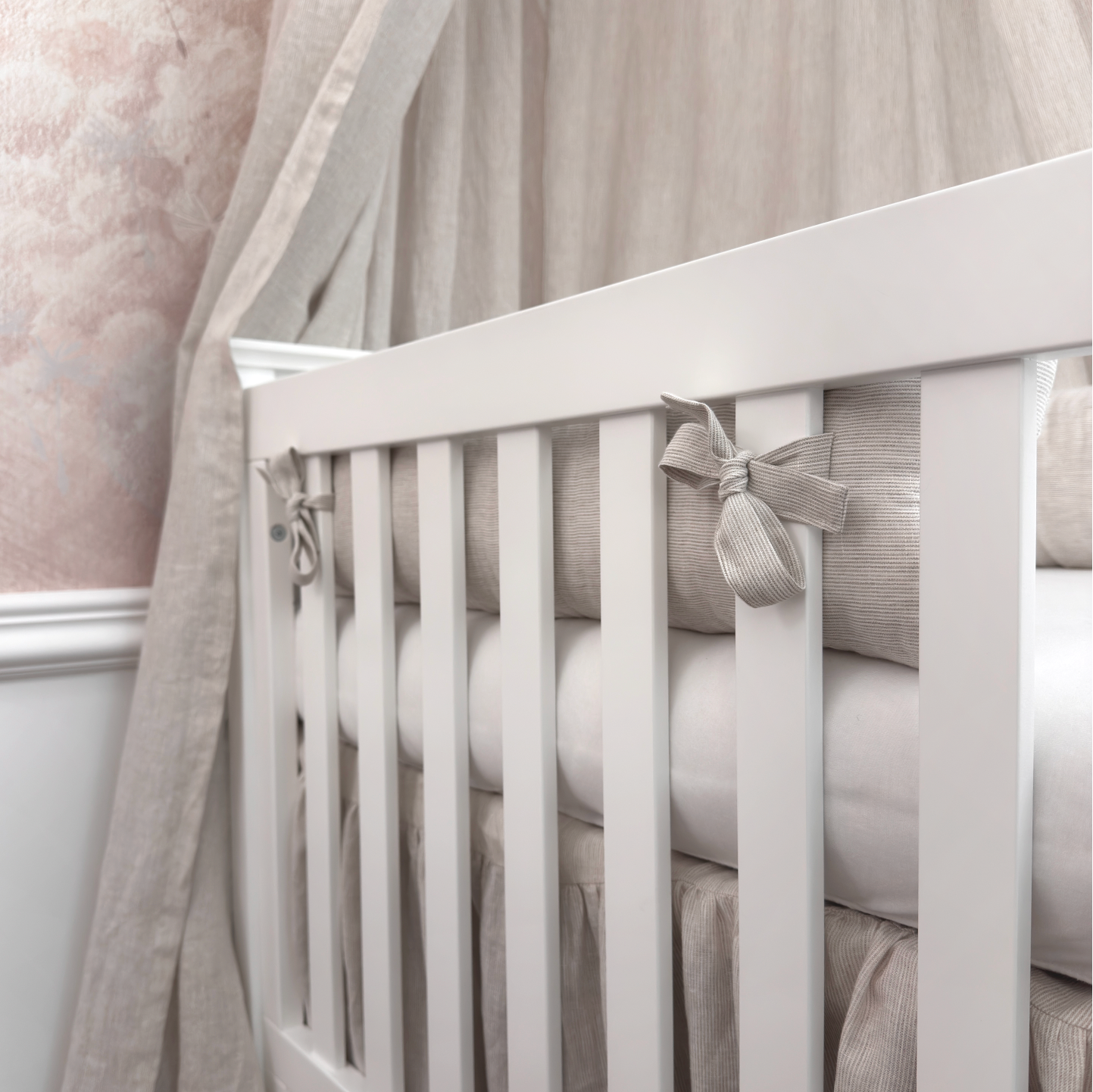 Crib bumper LINESSE premium linen with beige stripes 210cm