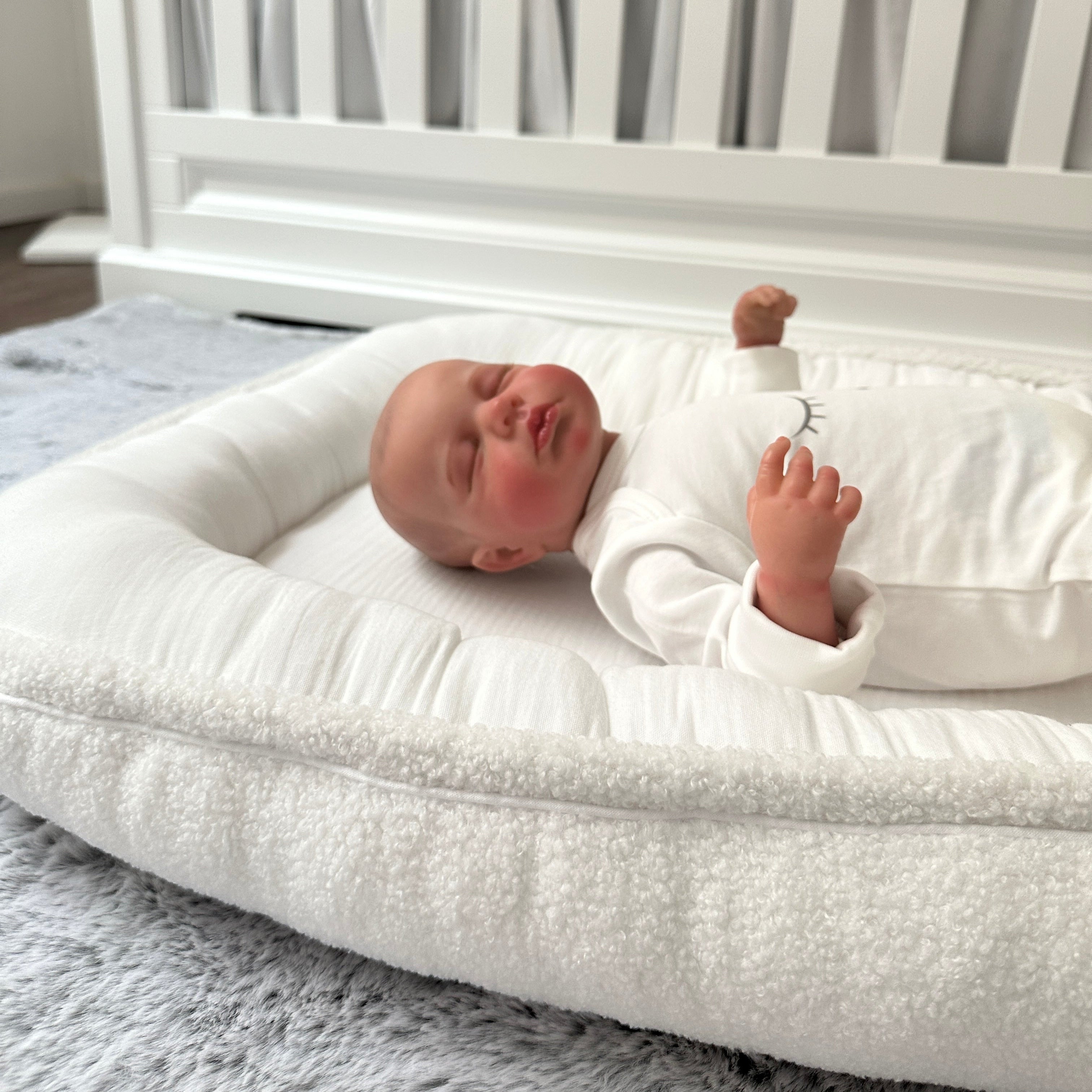 Babynest Boucle weiß Details