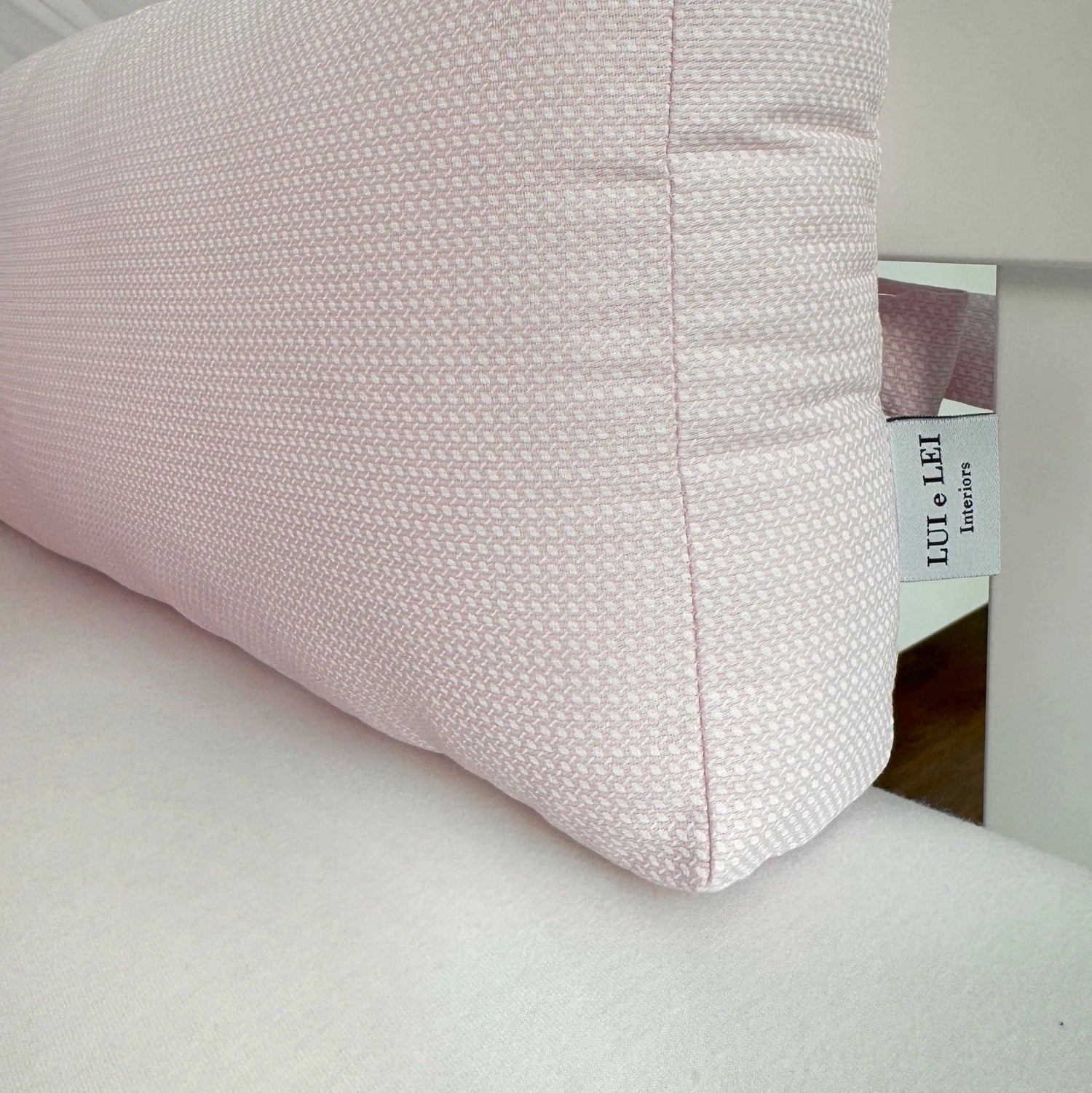 babybettumrandung zart rosa; bettumrandung gitterbett hellrosa; babybett umrandung rosa mit maschen;