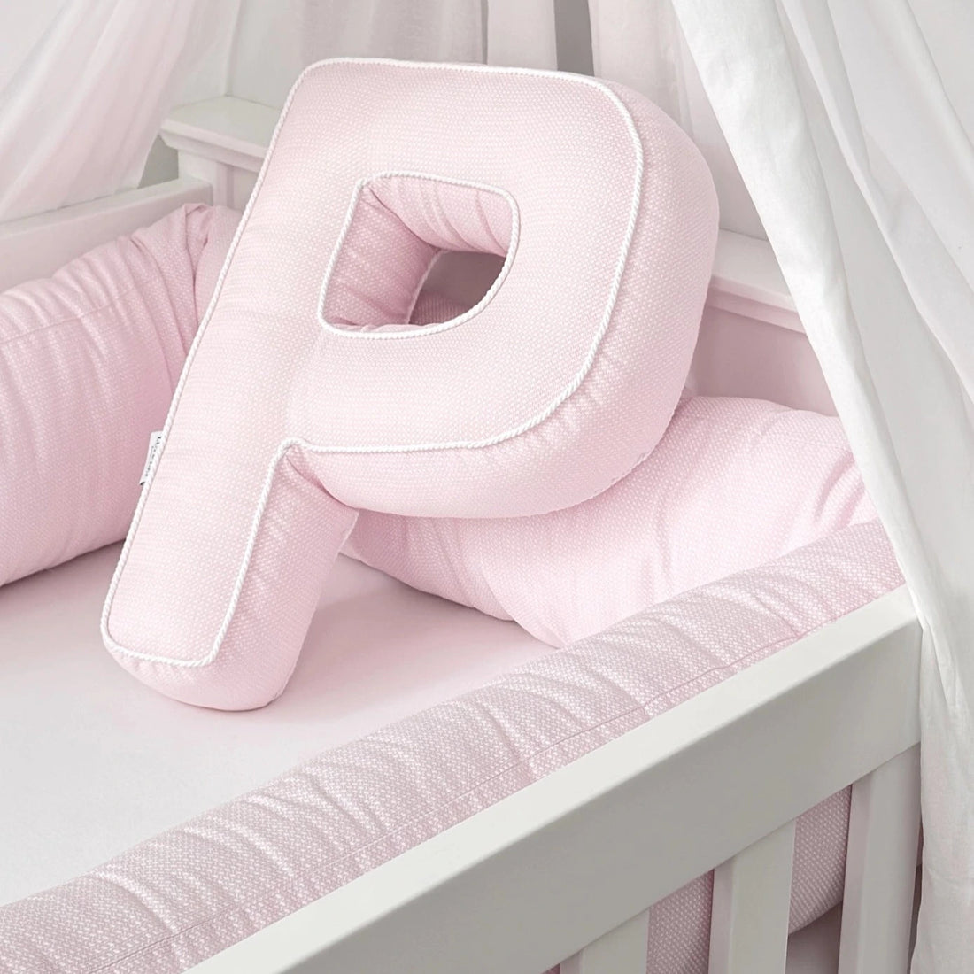 Dekokissen Buchstabe P zartrosa ELEGANCE | Premium Baumwolle