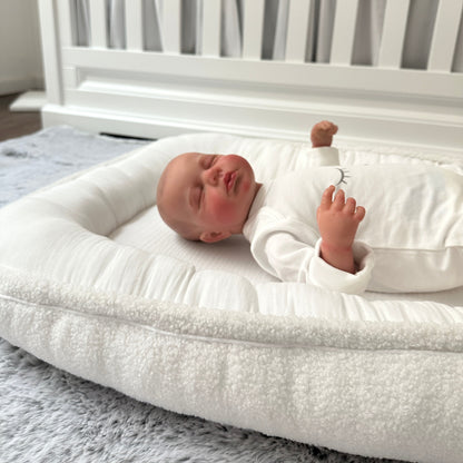 Babynest Boucle weiß Details